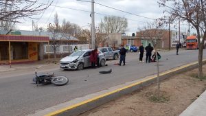 Murió el motociclista que había chocado sobre la Ruta 17, en Plaza Huincul