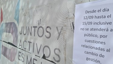 Los contribuyentes se enteraron porque estaba cerrado el acceso (Foto: Andrea Vazquez)