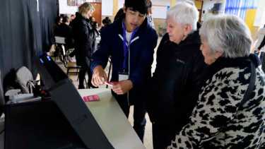 Tanto Plottier como Rincón de los Sauces eligen quienes ocuparán la intendencia y el Concejo Deliberante. (Foto Fabián Ceballos)