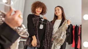 «Slow fashion»: alquilar de vestidos de fiesta para que la ropa siga circulando sin descuidar el ambiente