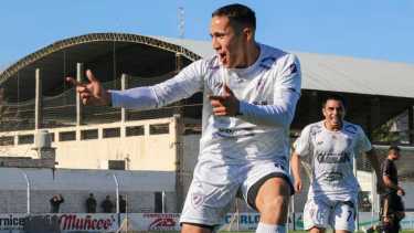 Atlético le ganó el clásico de Regina a Círculo. (Foto: Mayra Díaz)