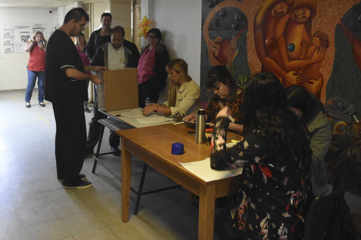 Terminaron las elecciones en el hospital de Roca. Foto: Juan Thomes
