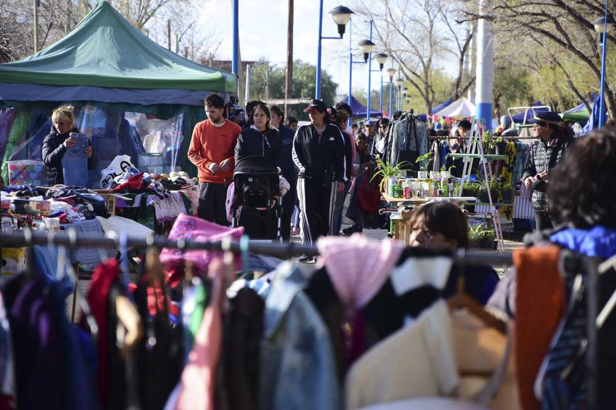 "La Feria", una alternativa para afrontar los precios comerciales en el Alto Valle. Foto: Andres Maripe