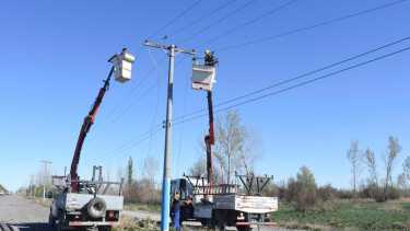 Los operarios siguen trabajando. Foto Juan Thomes