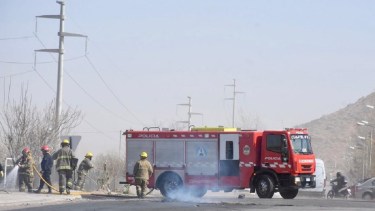 El corte se realizó en la esquina de Casimiro Gómez y Poliansky, de Neuquén. (Foto Matías Subat).