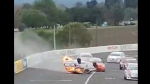 Video| Dramático accidente durante una carrera en Paraná: cómo se encuentra el piloto