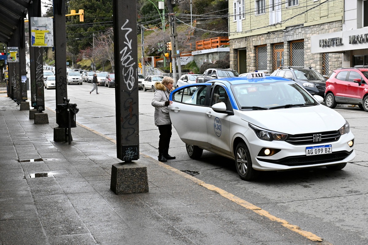 El  transporte público está paralizado hoy en Bariloche y se nota en las calles. Foto: Chino Leiva