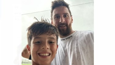 Bautista junto a Lionel Messi, actual capitán del Inter Miami. Foto: Gentileza Cumbre. 