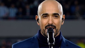 VIDEO | La emocionante versión del himno que cantó Abel Pintos en el partido de la Selección