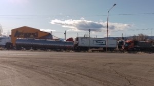La odisea de los camiones varados por la nieve en Pino Hachado ya va por el cuarto día