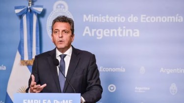 El ministro de Economía anunció medidas sobre el IVA, créditos y el refuerzo alimentario. Foto: Gentileza. 