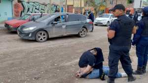 Detuvieron a dos hombres que portaban armas en Roca