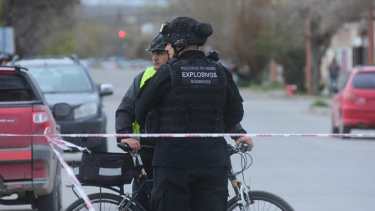 La policía detonó el supuesto artefacto explosivo hallado en el centro de Roca