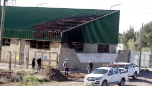 Video | Incendio del EPEN: trabajan para reestablecer la luz en Centenario y alrededores