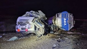 Un camión de YPF volcó cerca de Choele Choel y derramó combustible sobre la Ruta 22