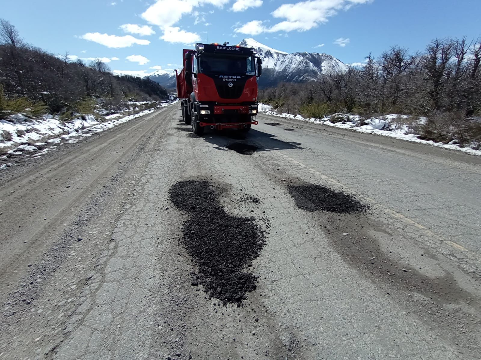 Nuevamente Vialidad Nacional realizó tareas de bacheo en frío. Foto: Gentileza