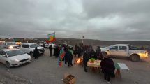 Imagen de Mapuches levantaron el corte en Vaca Muerta, en rutas 51 y 40, pero advierten que podría retomarse