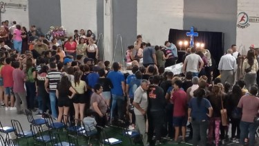 El último adiós al cantante comenzó este jueves en la ciudad de La Banda. Foto: Gentileza El Liberal. 