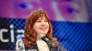 Cristina Kirchner apuntó contra la dolarización y negó que la sociedad se haya «derechizado»
