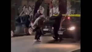 VIDEO | Una discusión de tránsito terminó con un atropellado y una brutal pelea en pleno Palermo