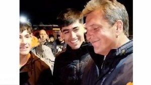 VIDEO | La metáfora política que Sergio Massa compartió con dos jóvenes en Neuquén