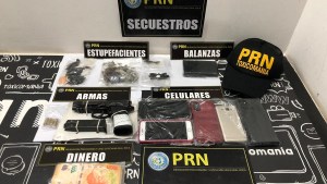 Allanaron un «kiosco» narco en Roca y encontraron un arma que fue robada a un policía de Neuquén