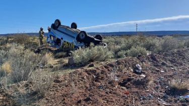 El siniestro vial ocurrió el domingo entre Vila El Chocón y Picún Leufú. Foto: Gentileza Facebook Bomberos Picún Leufú