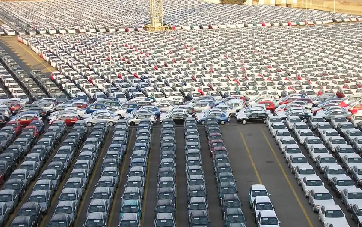 Miles de autos están trabados hace meses en el puerto de Zárate. 