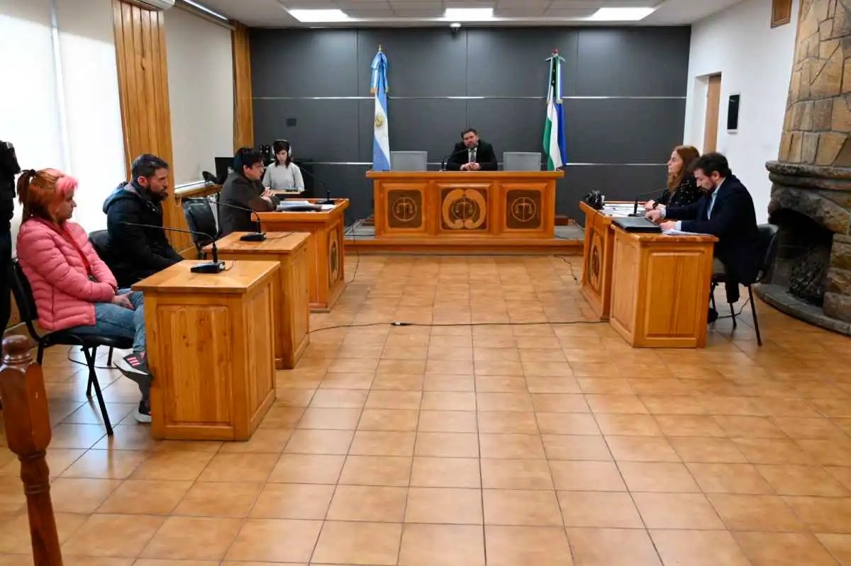 El juez Sergio Pichetto rechazó el pedido de la fiscalía de prorrogar la prisión preventiva para la joven imputada por encubrImiento. (foto Alfredo Leiva) 
