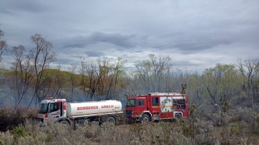Combaten por tercer día un incendio en un campo de Vaca Muerta: "Nos preocupa la alerta por viento" 