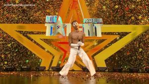 Got Talent Argentina: improvisó un baile con el himno y se llevó el botón dorado de Emir Abdul