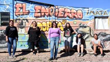 Las proteccionistas de Fundación S.O.S animal que trabajan en el lugar. Foto: Matías Subat. 