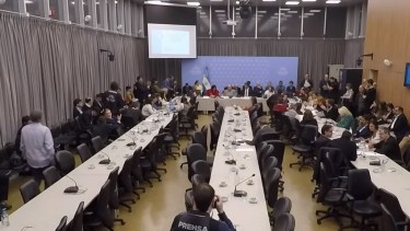 La comisión de Presupuesto y Hacienda recibe a la ministra Kelly Olmos. 