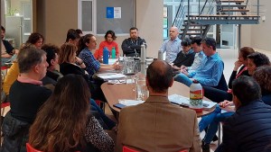 Venta de tierras en Viedma: vecinos participaron en una reunión en el Deliberante