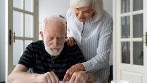 Día Mundial del Alzheimer: la importancia del acompañamiento de un cuidador calificado