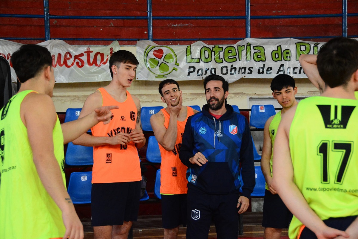 Deportivo Viedma inició los entrenamientos en el polideportivo municipal. Foto: gentileza.