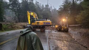 Ayer las maquinarias viales iniciaron el despeje del material desplazado hacia la Ruta Nacional 231 que conduce al paso Samoré. Gentileza