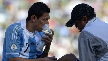 Los tubos de oxigeno al costado del campo de juego, una herramienta que puede ayudar.