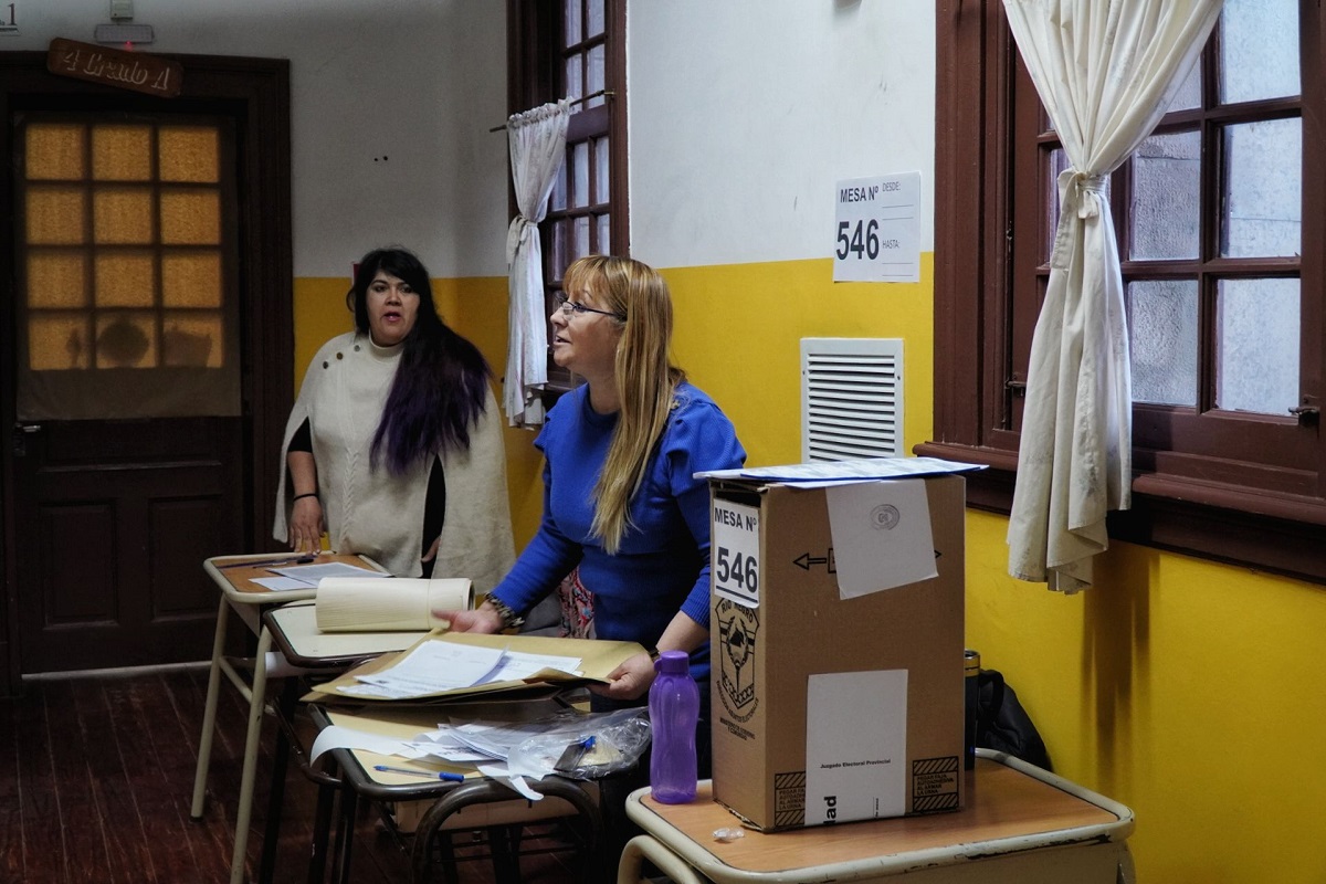 Al mediodía, ya votaron los 12 candidatos a intendente. Foto: Marcelo Martínez