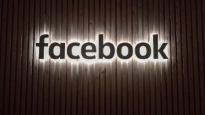 Facebook e Instagram podrían cobrar en Europa en versiones sin publicidad 