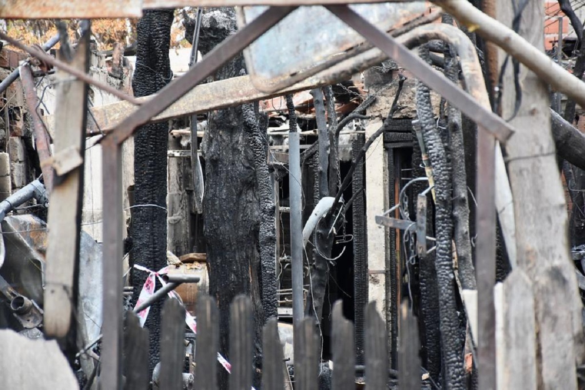 Incendio en barrio Don Bosco II de Neuquén: el sobreviviente está en "estado crítico". Foto: Mati Subat