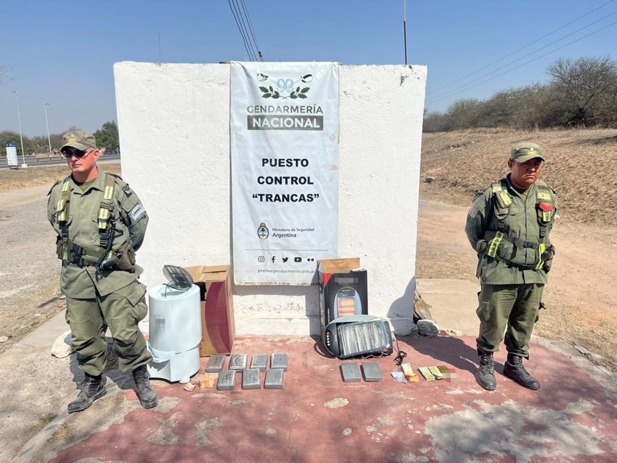 Adentro de un secarropas, así traficaban cocaína a Neuquén. Foto: Gendarmería