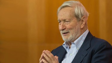 Vattimo fue miembro del Parlamento Europeo y defensor de los derechos de las personas LGBTI. 