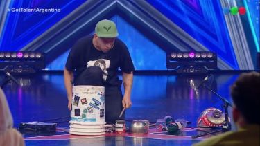 Ramiro Martín Soler Pérez, el artista callejero de San Juan, tuvo elogios de todo el jurado de Got Talent Argentina. Foto: Captura Telefé