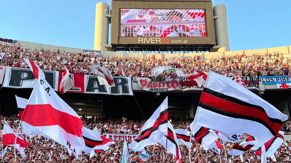 La polémica pelea entre hinchas de River, pese al triunfo.