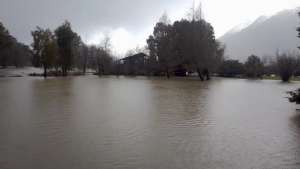 Desbordes de ríos en la cordillera: Ñorquinco, Río Chico, El Manso y Dina Huapi afectados
