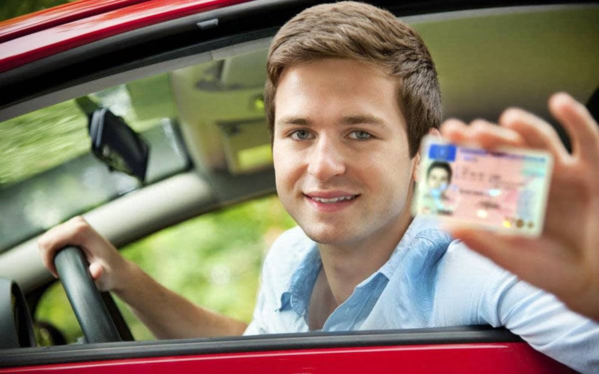 Jóvenes que quieran gestionar la licencia de conducir por primera vez deberán aprobar un curso obligatorio.