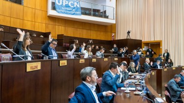 Duros cruces con diputados del kirchnerismo por el nuevo endeudamiento para Neuquén