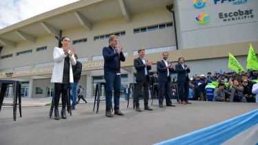 Sergio Massa junto a Axel Kicillof y Luana Volnovich, del PAMI. (Foto Télam)