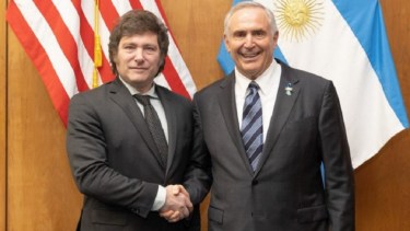 El embajador de Estados Unidos con el candidato de La Libertad Avanza. 